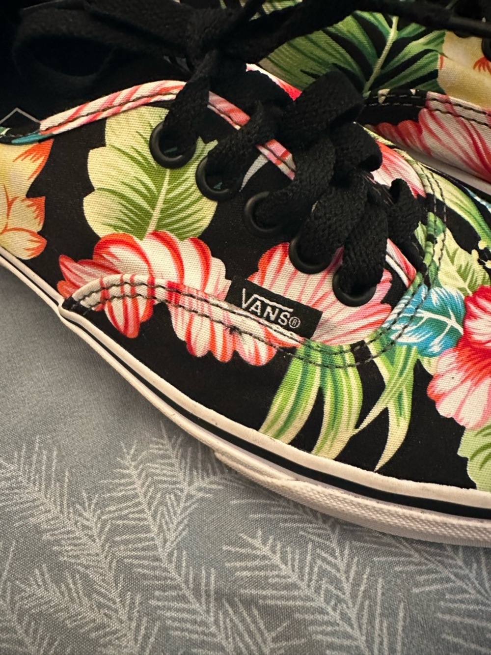 Like New Vans Floral Hawaiian Black Colorway sneakers sz W8 M 6.5 - Picture 3 of 10